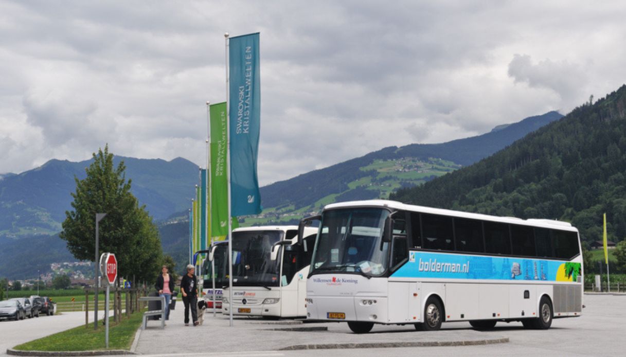Bus in tour ai museo Swarovski di Wattens, in Austria, che partono dal centro di Innsbruck