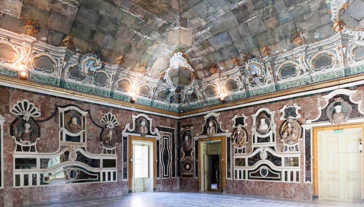 Salone degli Specchi, Villa Palagonia
