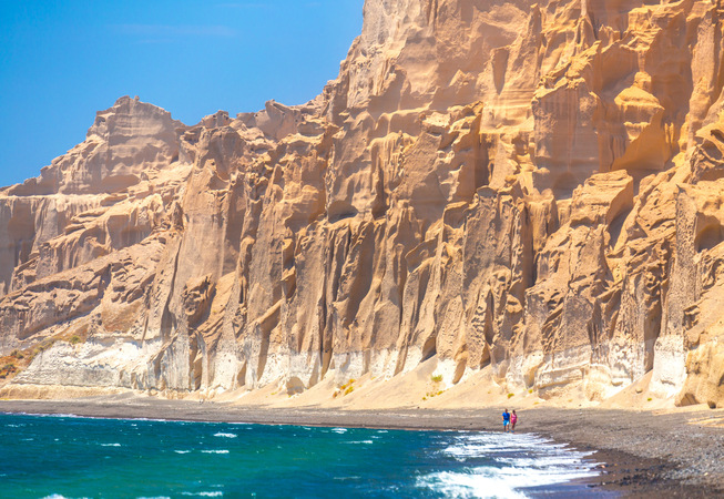 La spiaggia di Vlychada a Santorini