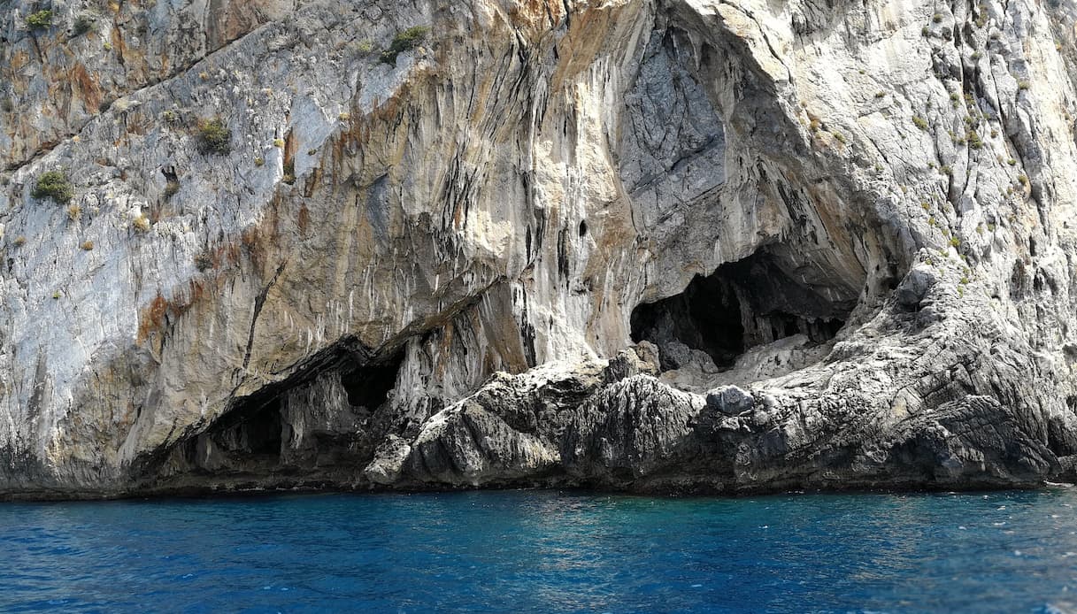 Grotta del Frontone