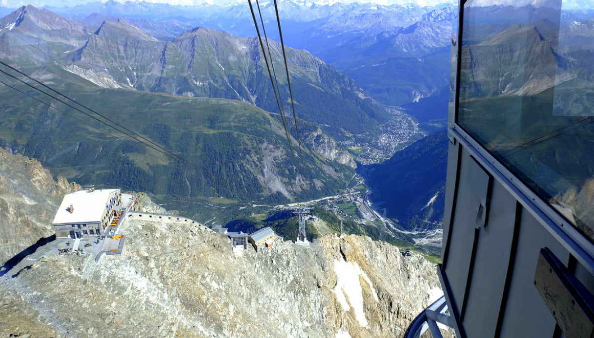 Monte Bianco il rifugio dall'alto