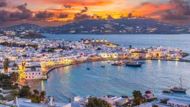 Cosa vedere e cosa fare a Mykonos di notte, tra beach party e discoteche