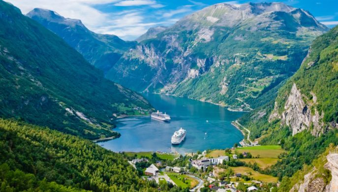 Nave da crociera su Geirangerfjord