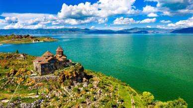 In Armenia con Luca Argentero: i luoghi di “Hotel Gagarin”