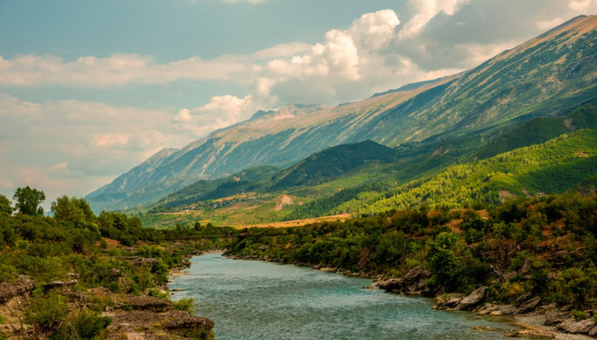 Parco Nazionale del fiume Vjosa in Albania, l'ultimo fiume selvaggio d'Europa
