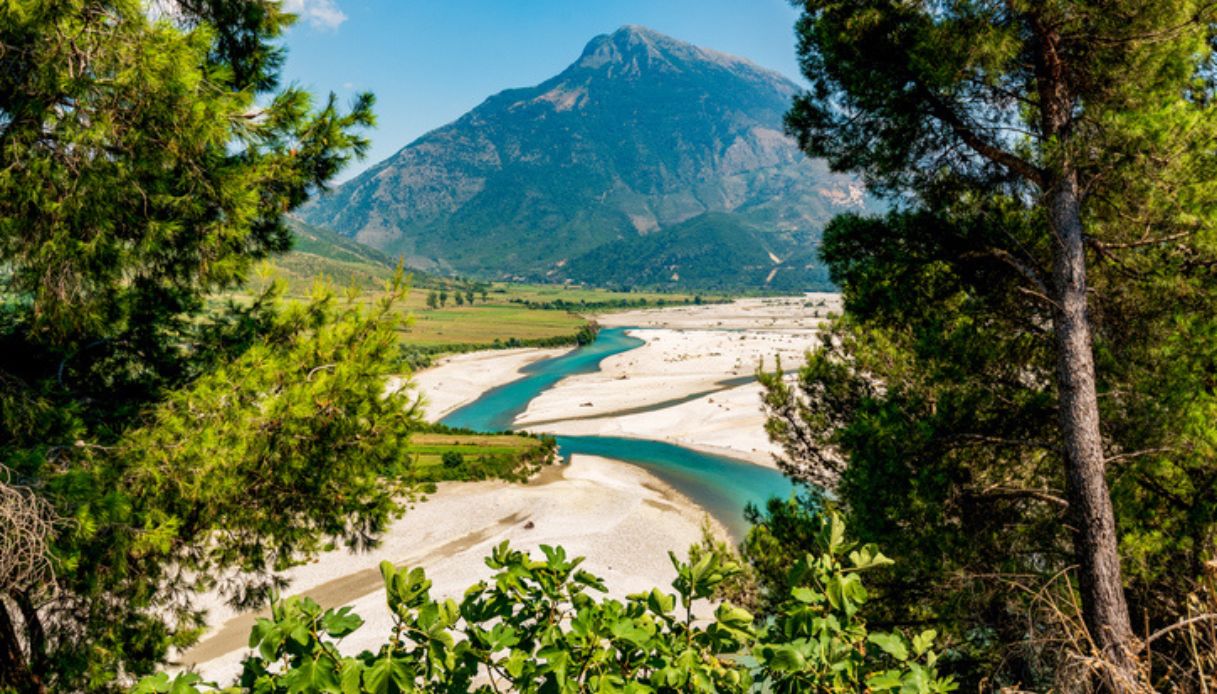 Corso del Fiume Vjosa in Albania, l'ultimo fiume selvaggio d'Europa