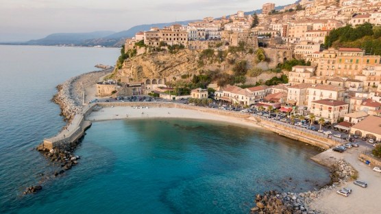 Pizzo Calabro è la città dell’amore: ecco il vicolo dei baci