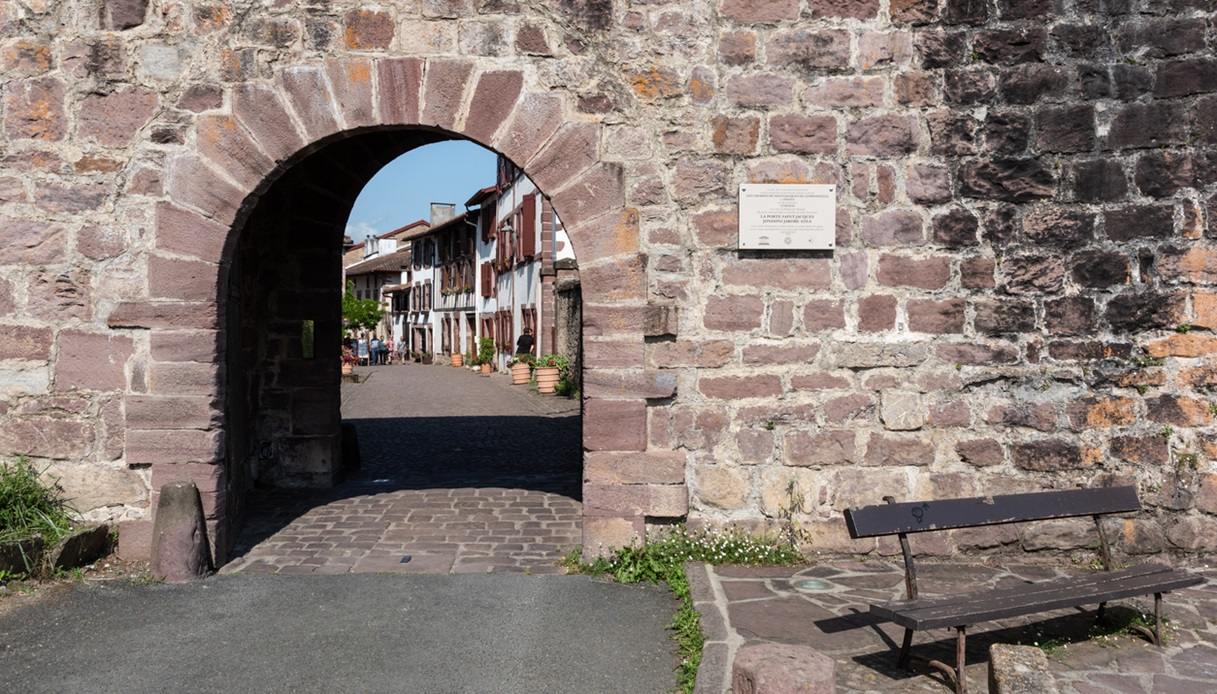 Porte Saint-Jacques a Saint-Jean-Pied-de-Port
