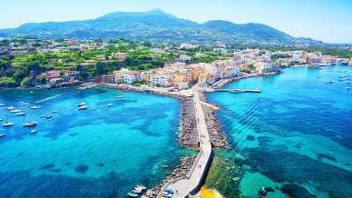 Cosa vedere a Ischia, l’isola verde del Golfo di Napoli