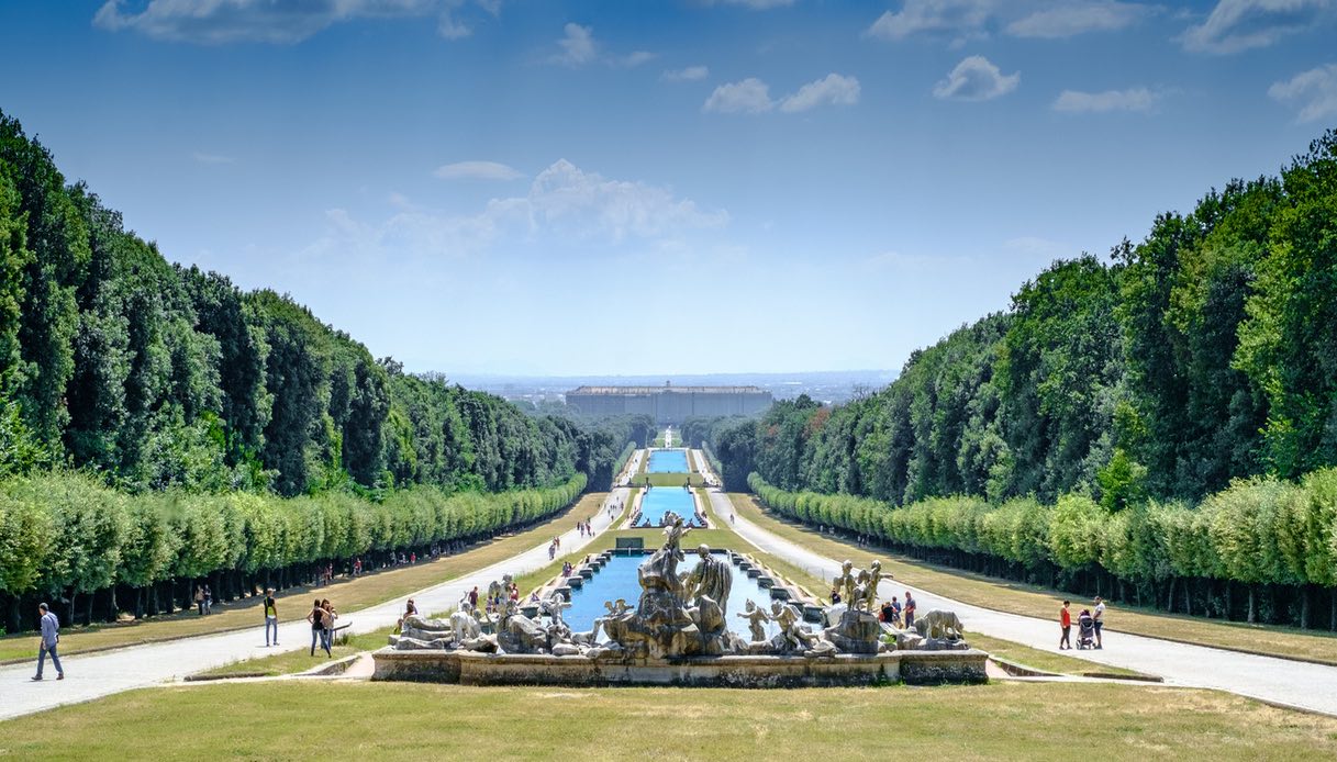 Il Parco Reale della Reggia di Caserta in una giornata di sole