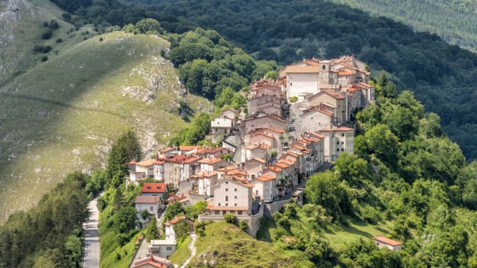 Opi, il borgo abruzzese arrampicato su un monte