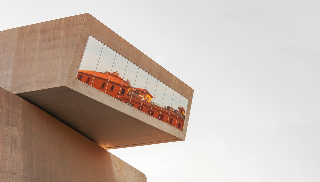 Il MAXXI di Roma e le casette colorate del quartiere Flaminio