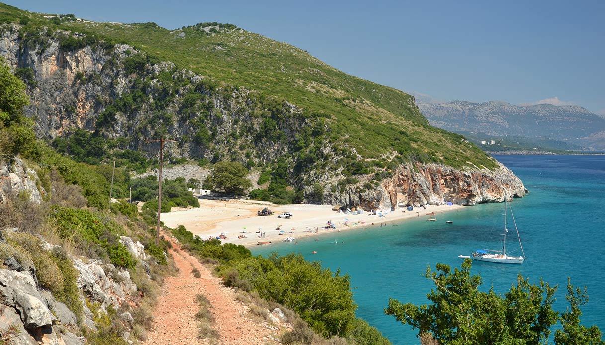 albania-spiaggia-Gjipe-sentiero
