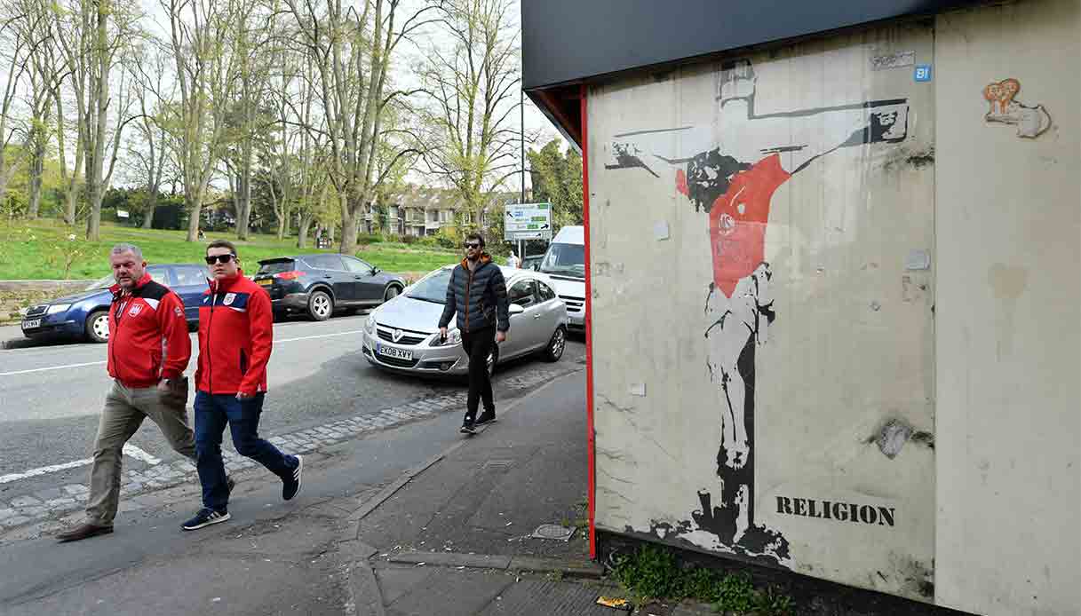 banksy-murale-crocifisso-bristol-city