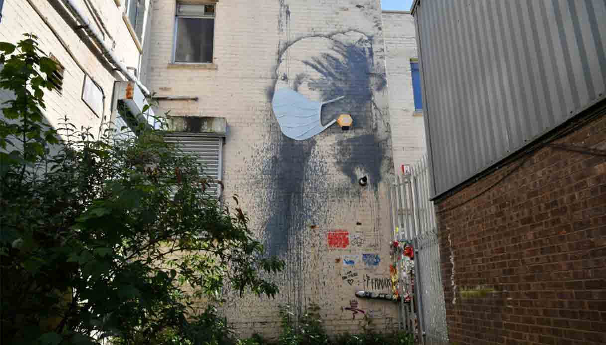 banksy-ragazza-orecchino-perle-bristol