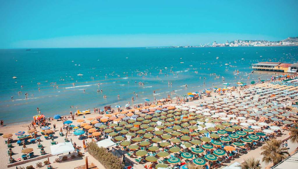 durazzo-albania-spiaggia-affollata