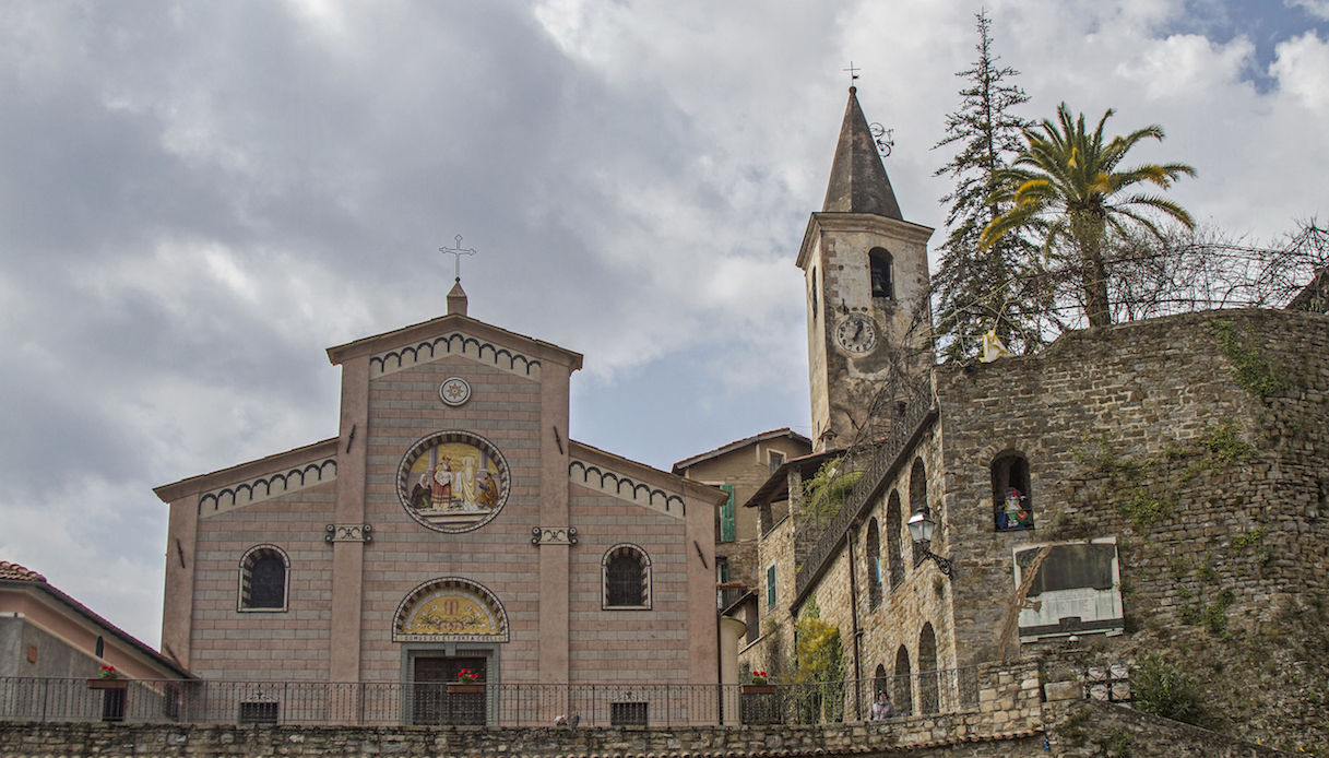 Chiesa di Apricale e castello della Lucertola