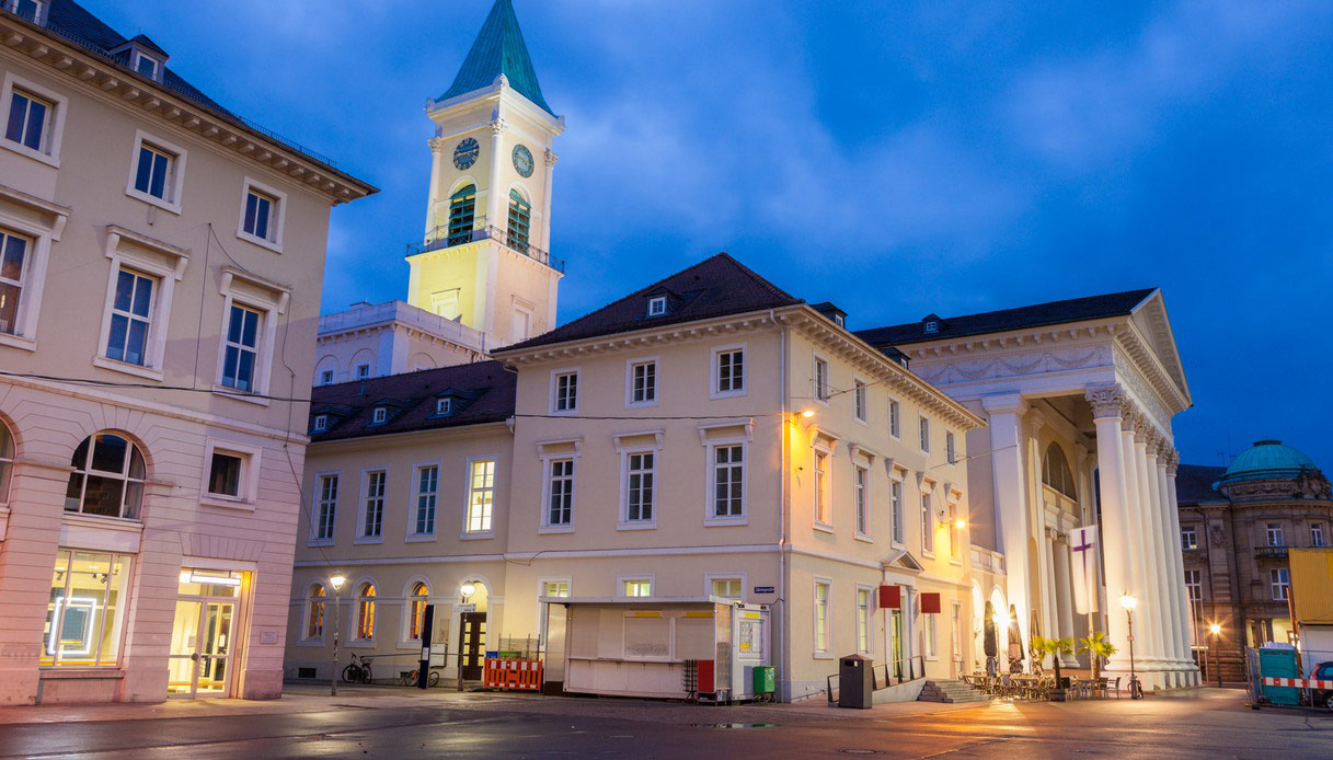 Karlsruhe di sera