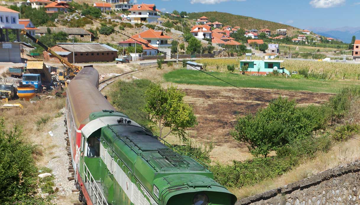 treno-albania