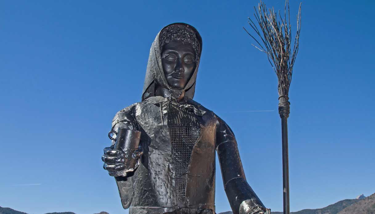 triora-scultura-strega