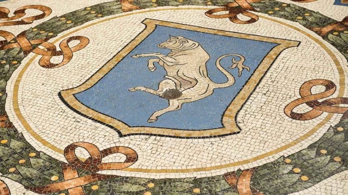 Storia del toro più famoso (e calpestato) d’Italia: tra riti scaramantici e tradizioni