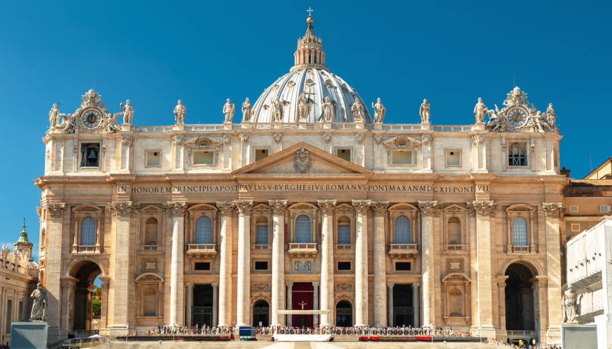 Facciata della Basilica di San Pietro, Roma
