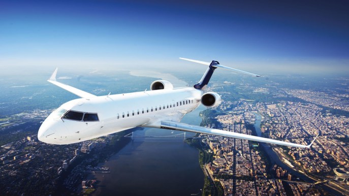 Perché molti aerei sono dipinti di bianco: la spiegazione scientifica