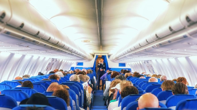 Posti vicini anche viaggiando in economica: come evitare di essere separati