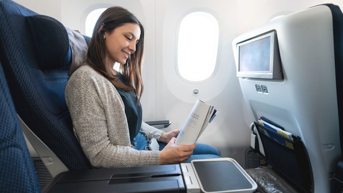 Tutte le cose che non andrebbero mai fatte sull’aereo, secondo l’esperto di viaggi