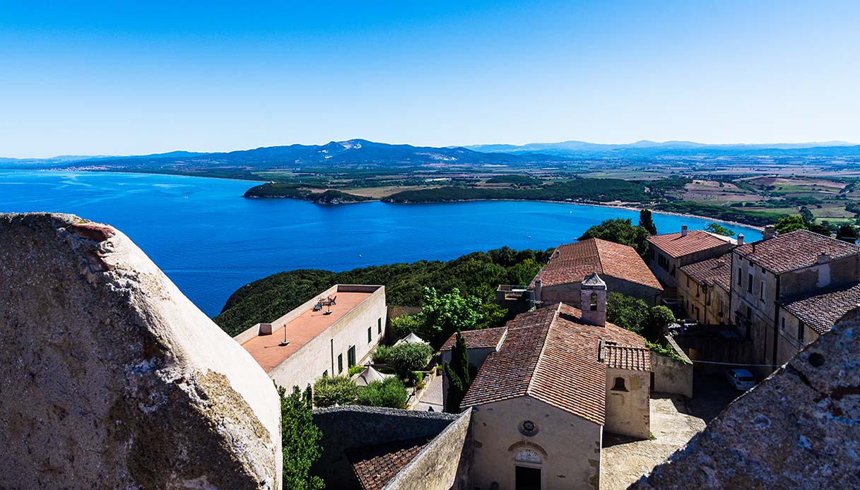golfo baratti vista populonia