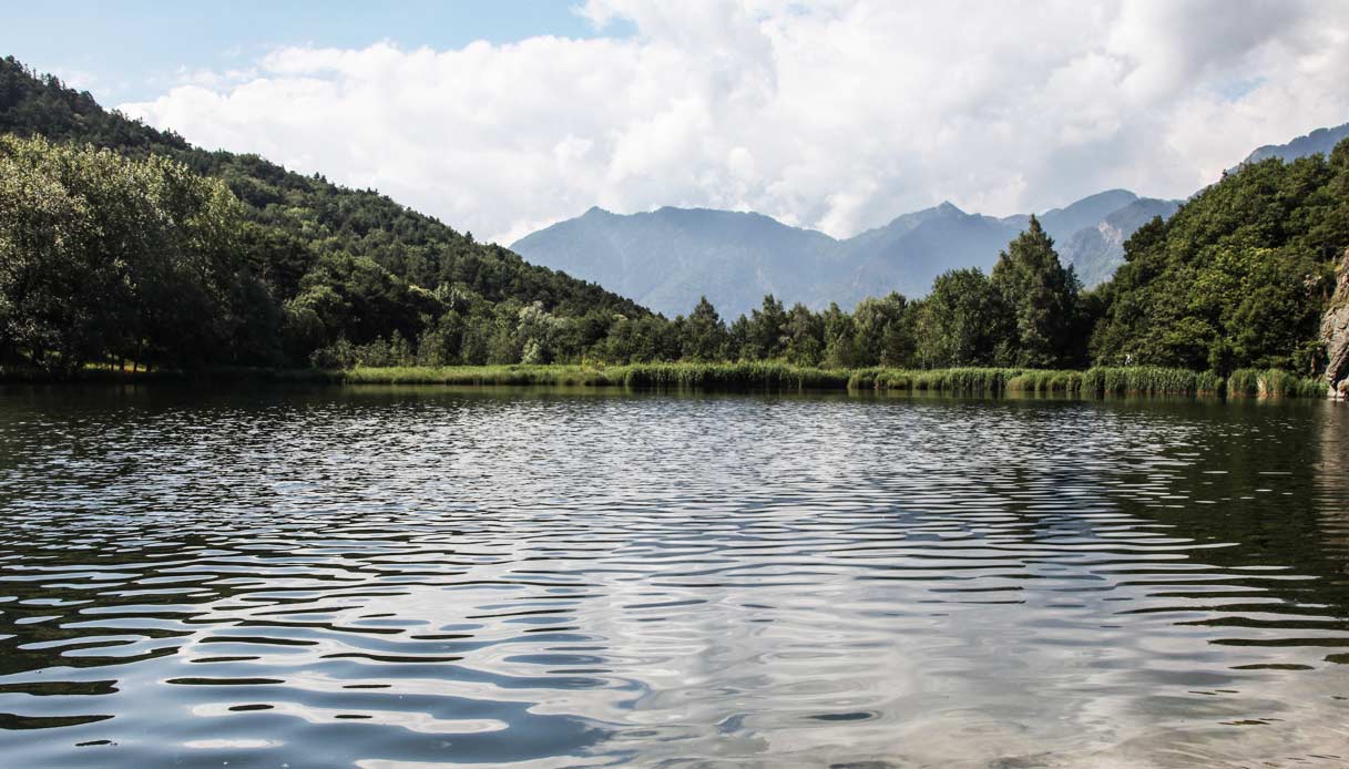 VALLE-D'AOSTA-Lago-Villa-Challand-Saint-Victor