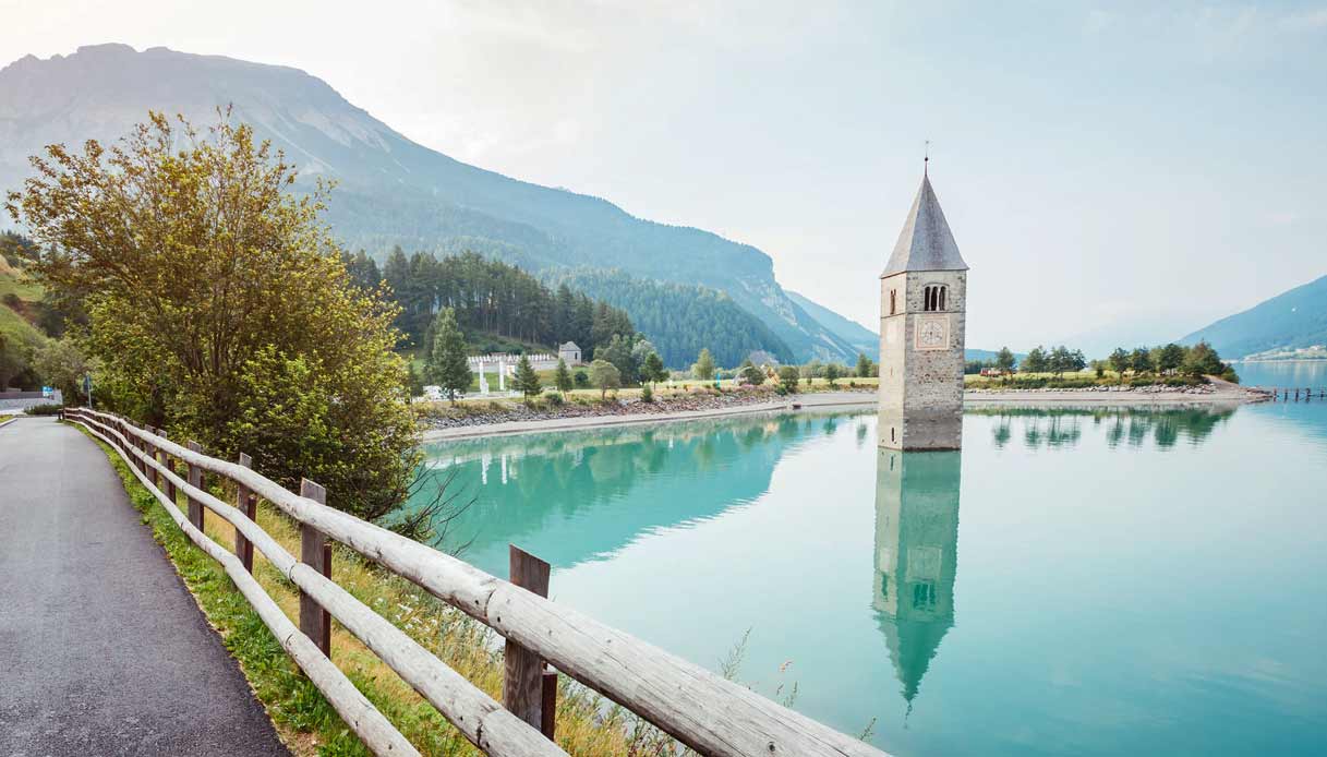 curon-lago-resia-alto-adige-serie-netflix