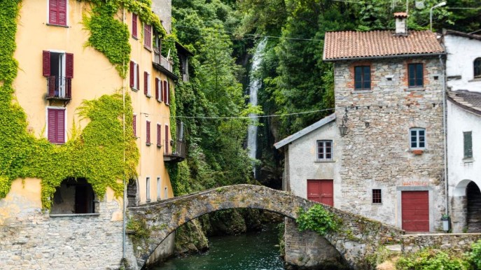 Nesso, stupendo borgo sul Lago di Como con la cascata al centro del paese
