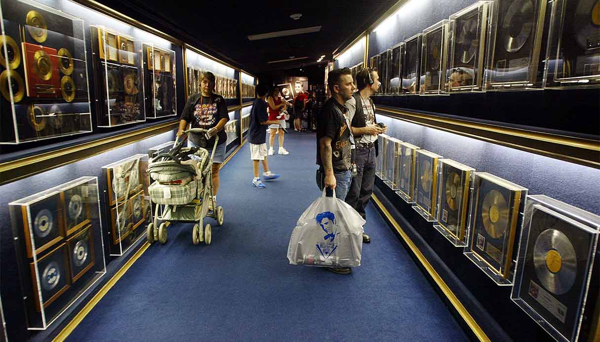 graceland-gold-room