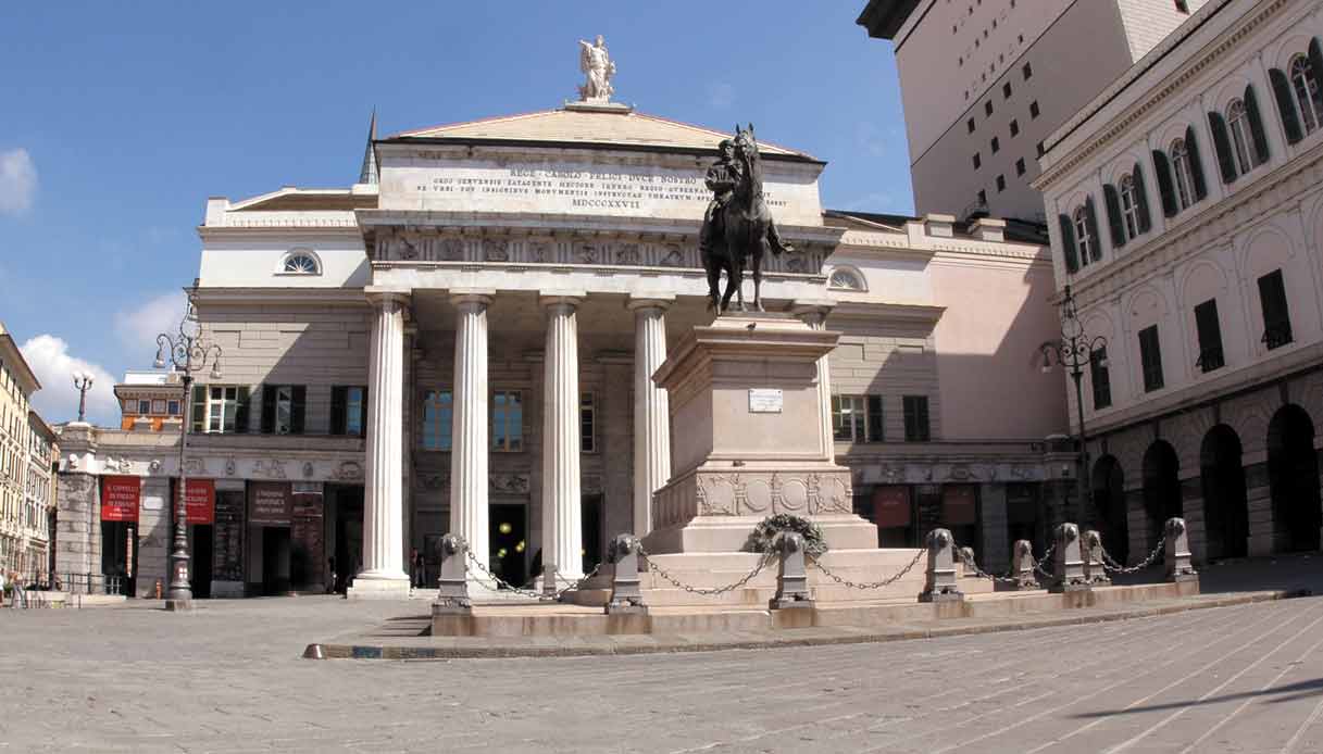 Genova-petra-sky-TEATRO-CARLO-FELICE