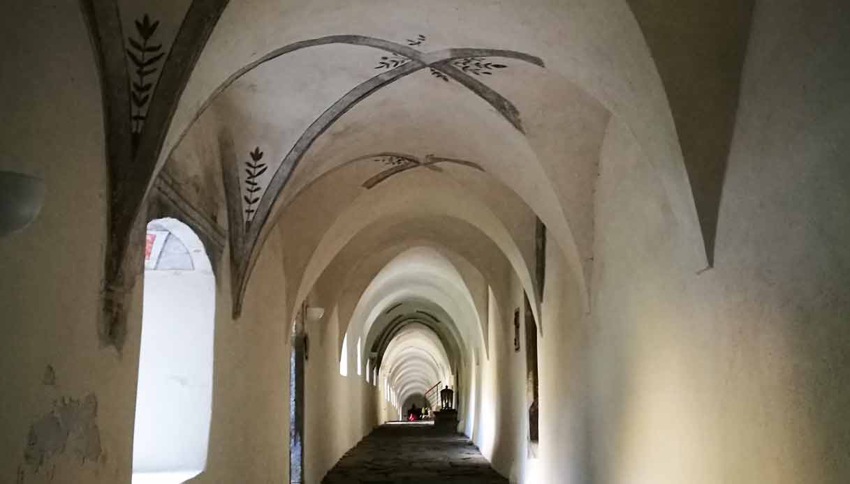 certosa-val-senales-borgo-chiostro