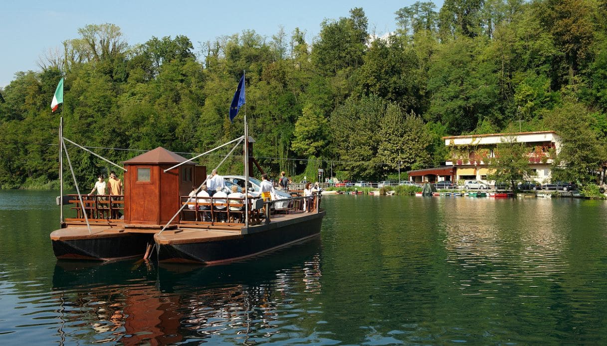 traghetto sul fiume Adda