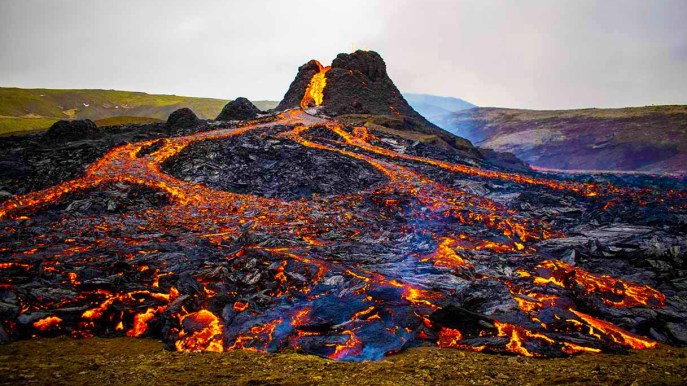 Dopo 8 secoli il Fagradalsfjall si è svegliato: le foto dell’eruzione sono spettacolari