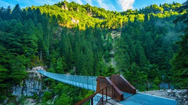 Anche l’Italia ha il suo ponte tibetano. Ed è spettacolare