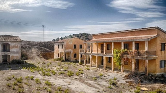 Borgo Borzellino, il paese fantasma più spettrale d’Italia