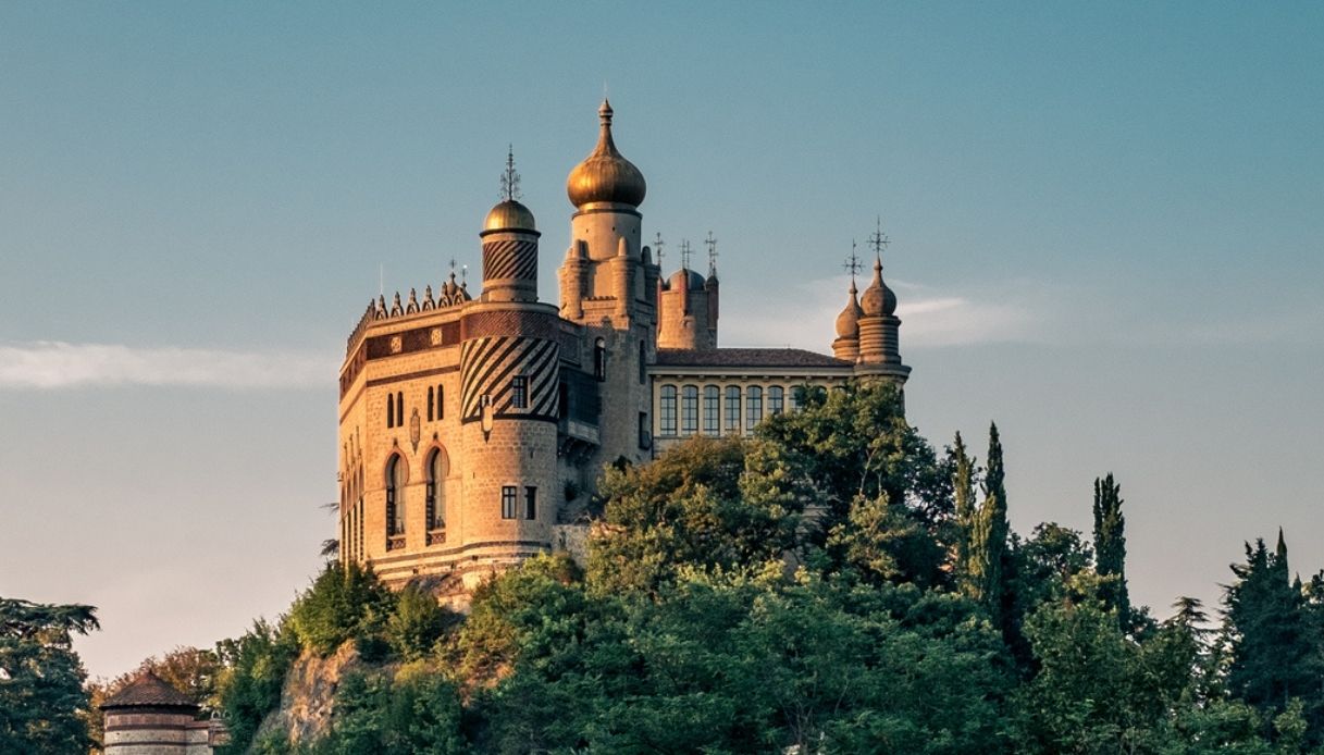 castello fiabe rocchetta mattei