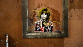 I vicoli di Roma ora celebrano l’eternità di Monica Vitti