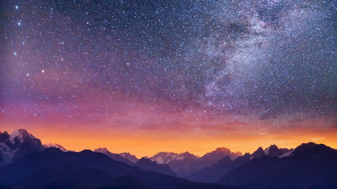 Luna piena e pioggia di stelle: lo spettacolo di aprile è in cielo