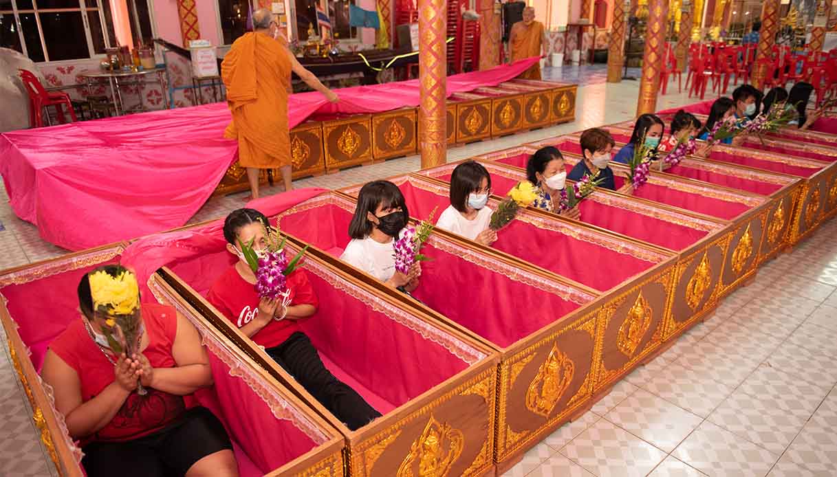 Cerimonia a Wat Takhian, Thailandia