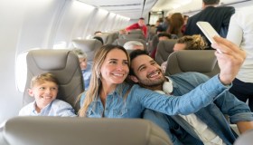 Arriva lo stop alle mascherine sugli aerei (e non solo)
