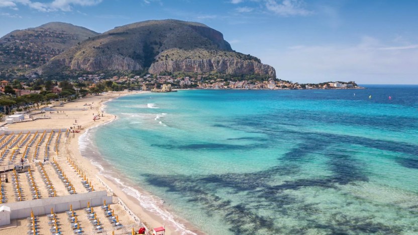 Spiagge pubbliche aperte ai turisti: cosa bisogna sapere