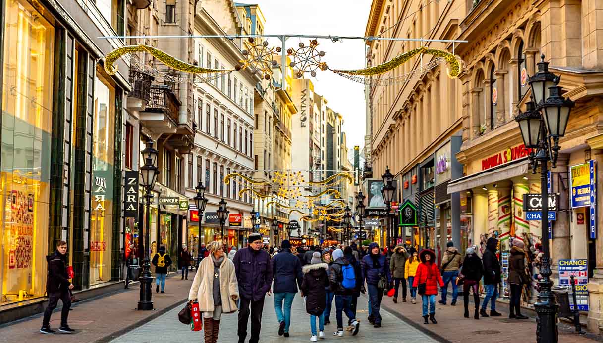 Una delle strade del centro di Budapest