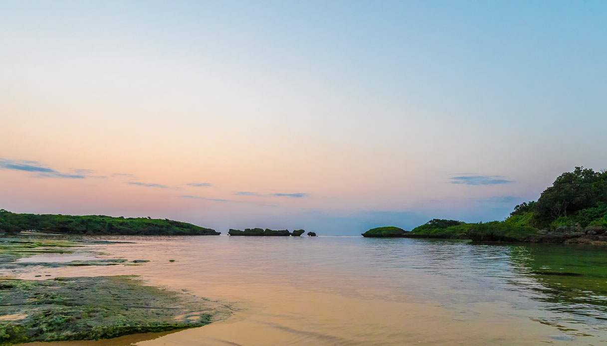 Una vista di Hoshizuna-no-Hama e della sua sabbia stellare