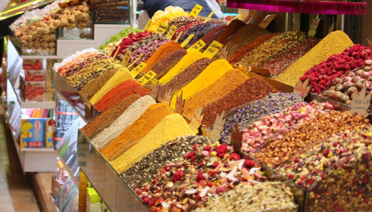 Bazar delle Spezie di Istanbul: mercato delle meraviglie