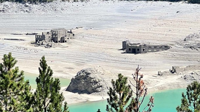 Riaffiorano i resti di un paese sommerso: succede in Italia